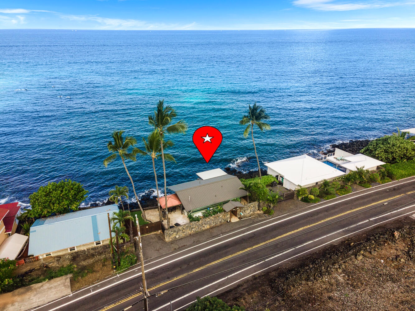 Kailua Kona Vacation Rentals, The Cottage - Prime location along Ali‘i Drive with direct oceanfront access.