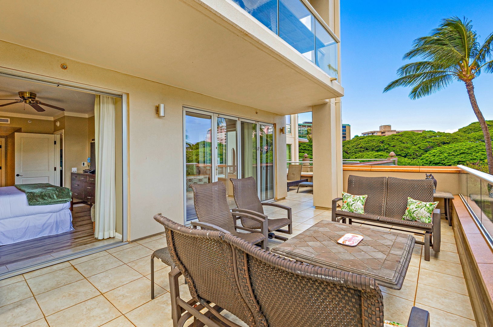 Lahaina Vacation Rentals, Honua Kai Konea 232 - The lanai features comfortable wicker furniture and an open view.