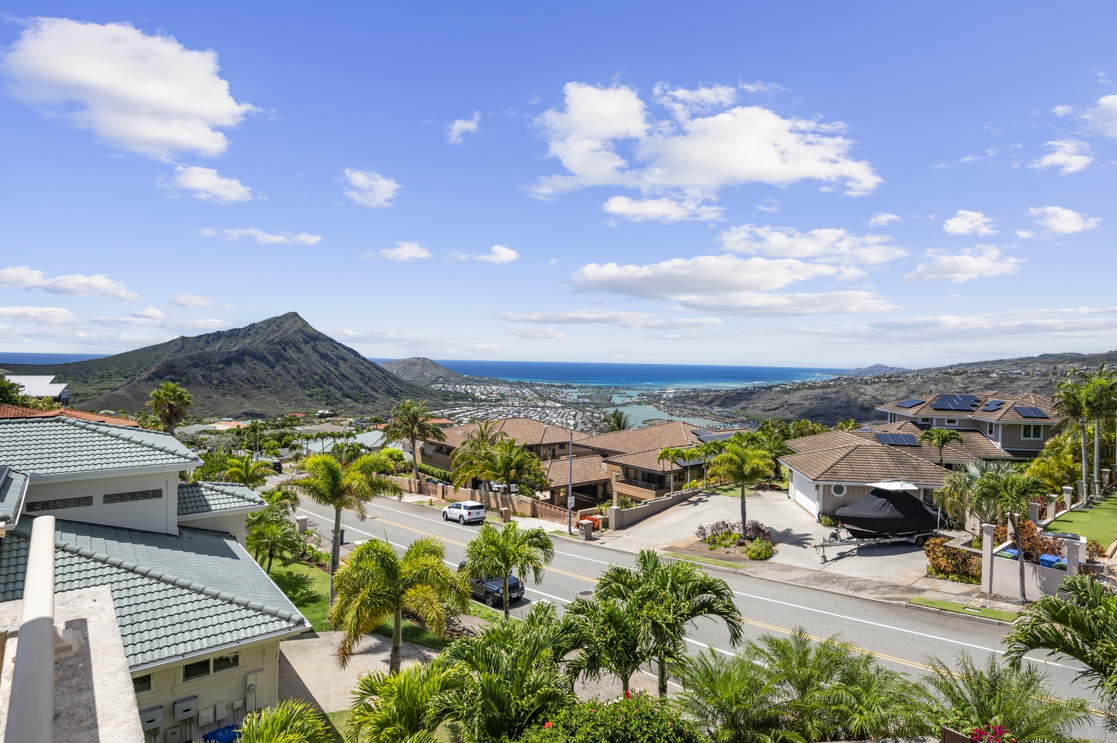 Honolulu Vacation Rentals, Lotus on a Hill* - The views at Lotus on a Hill are truly unbeatable