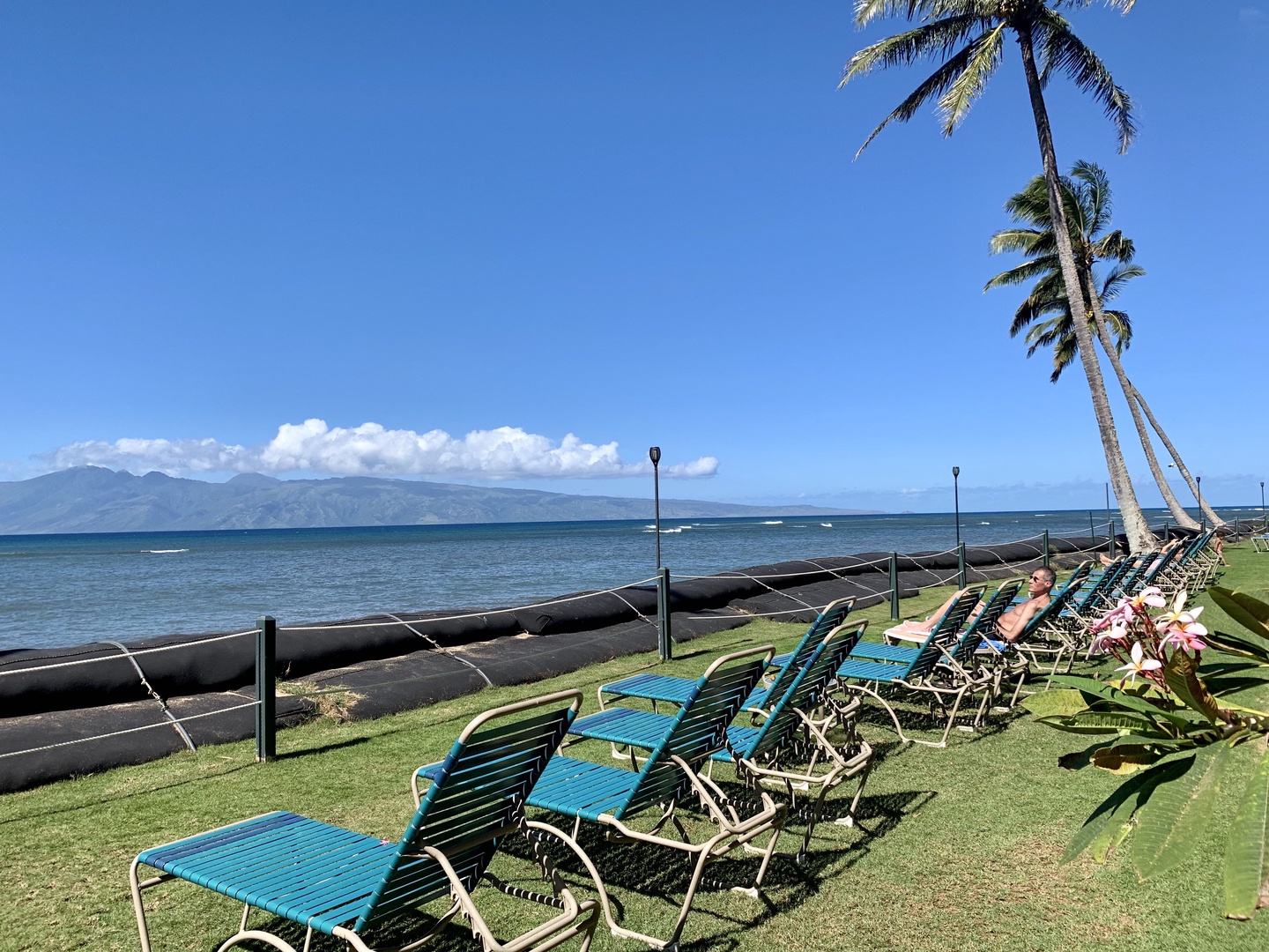 Lahaina Vacation Rentals, Royal Kahana 610 - Lounge by the shoreline and soak in the beautiful ocean views under the warm sun.