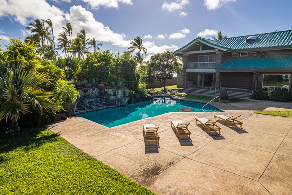 Waianae Vacation Rentals, Konishiki Beachhouse - 4BD - Quench the island heat with a dip in the pool.