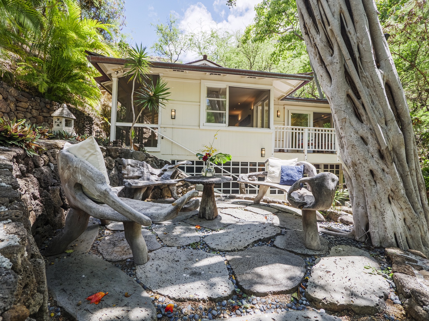 Honolulu Vacation Rentals, Diamond Head Bali Retreat** - Outdoor stone patio