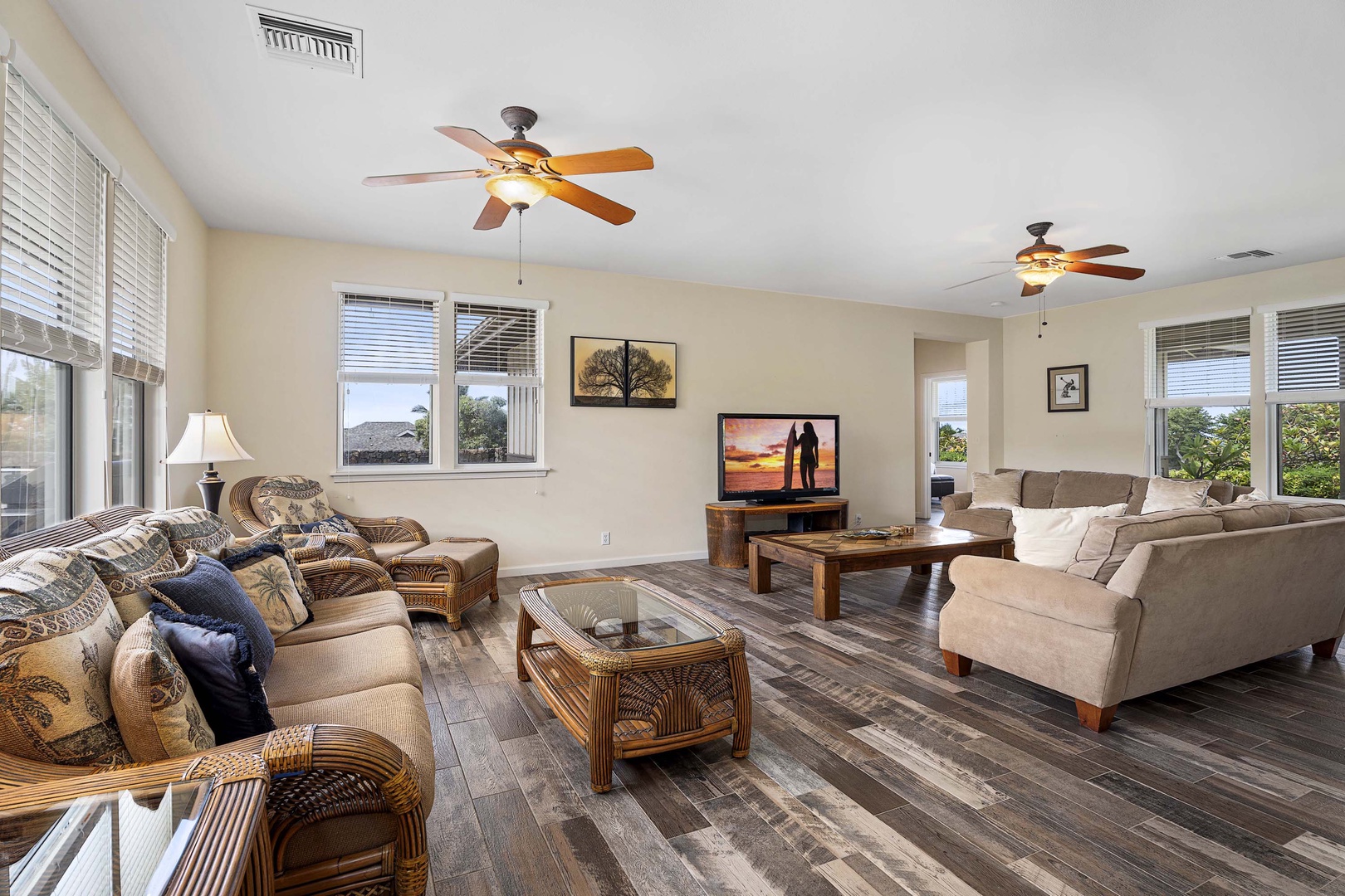 Kailua Kona Vacation Rentals, Kahakai Estates Hale - Unwind and immerse in your favorite shows.