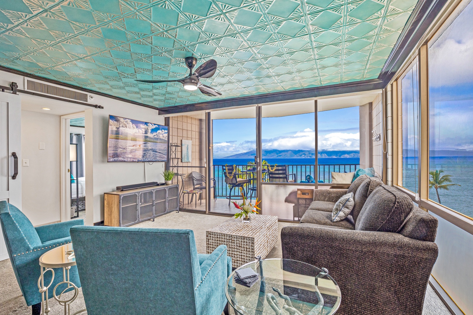 Lahaina Vacation Rentals, Valley Isle 804 - Relax in this stylish living room, featuring an oceanfront view, plush seating, and a serene atmosphere.