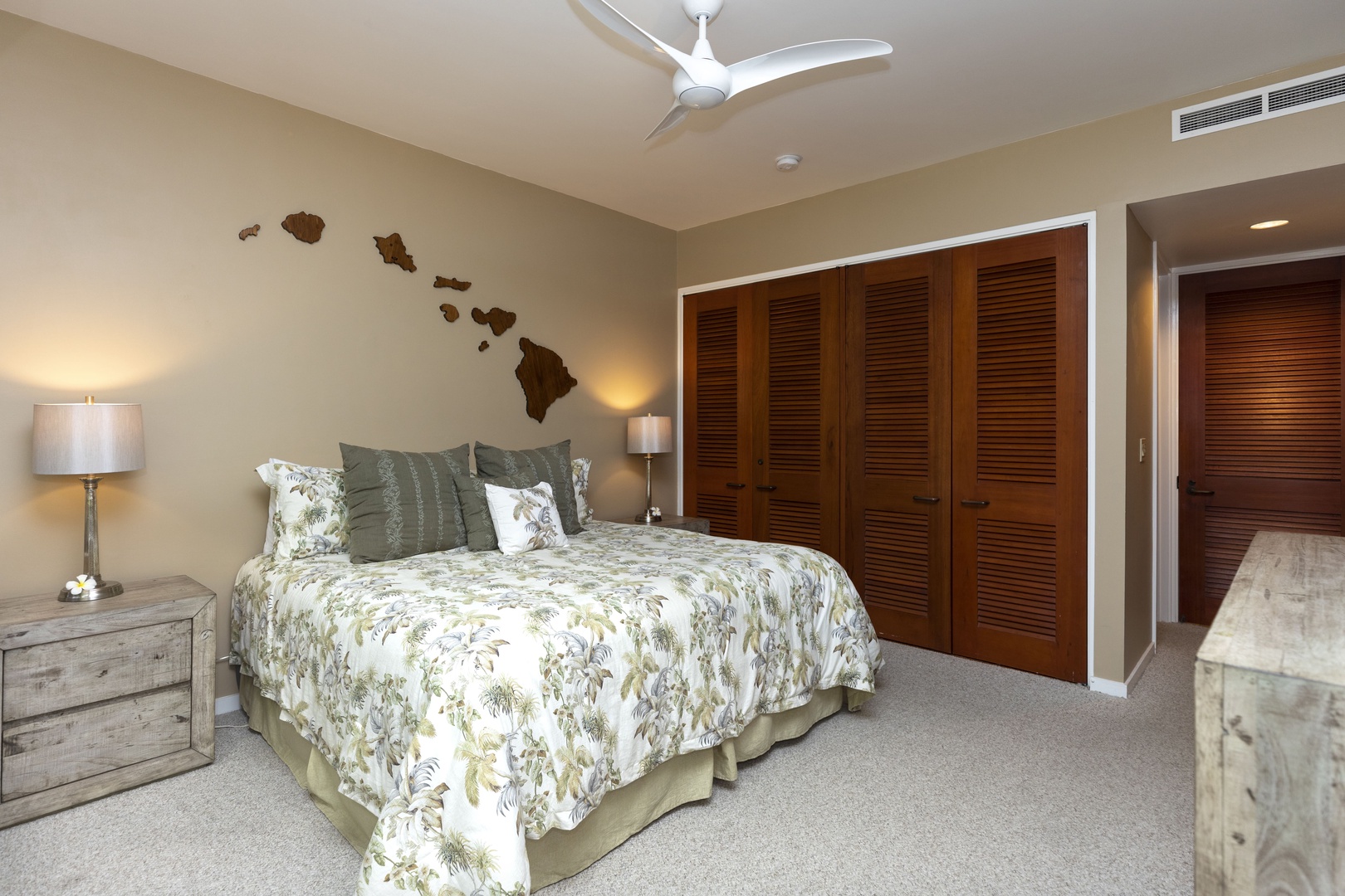 Kamuela Vacation Rentals, Mauna Lani Point E105 - Enjoy a King bed and a great deal of space in the guest suite.