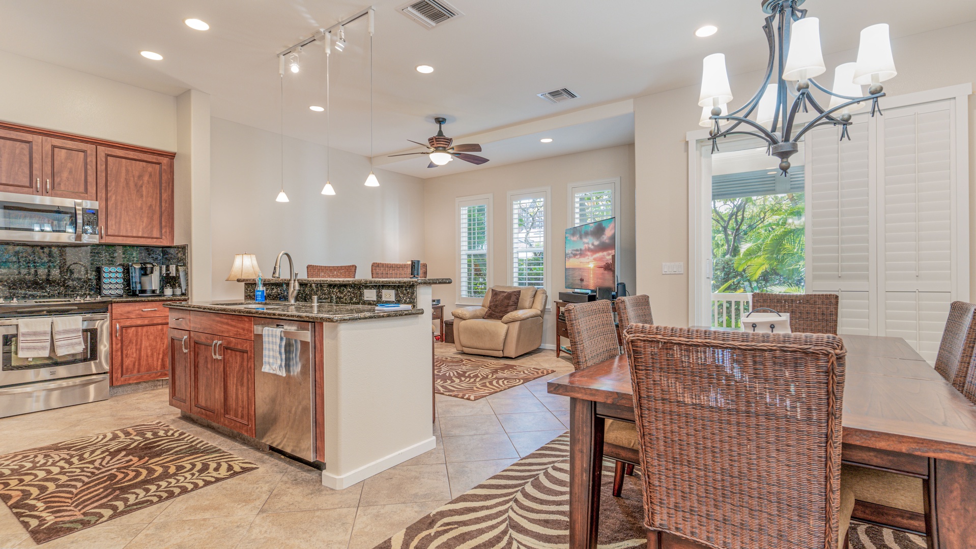 Kapolei Vacation Rentals, Coconut Plantation 1234-2 - The open floor plan is bright and airy.