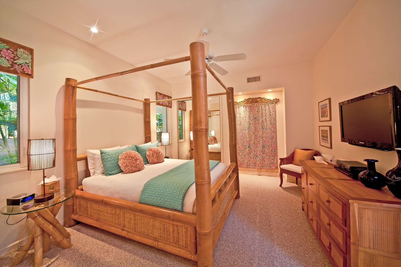 Kaanapali Vacation Rentals, Sea Shells Beach House on Ka`anapali Beach* - Garden View Queen Bedroom with en-Suite