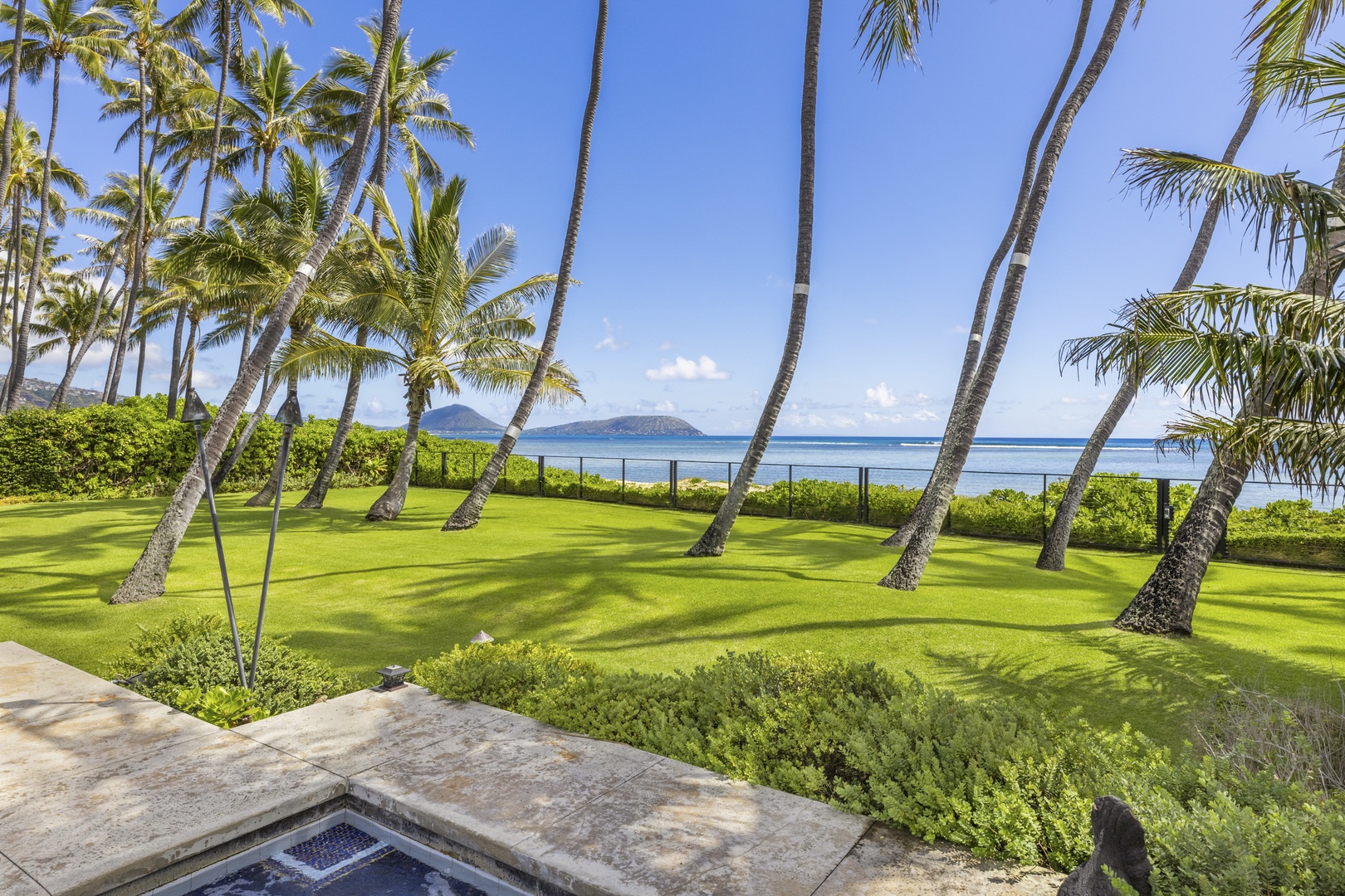 Honolulu Vacation Rentals, Kahala Beachside Estate - Beachfront lawn in the back yard