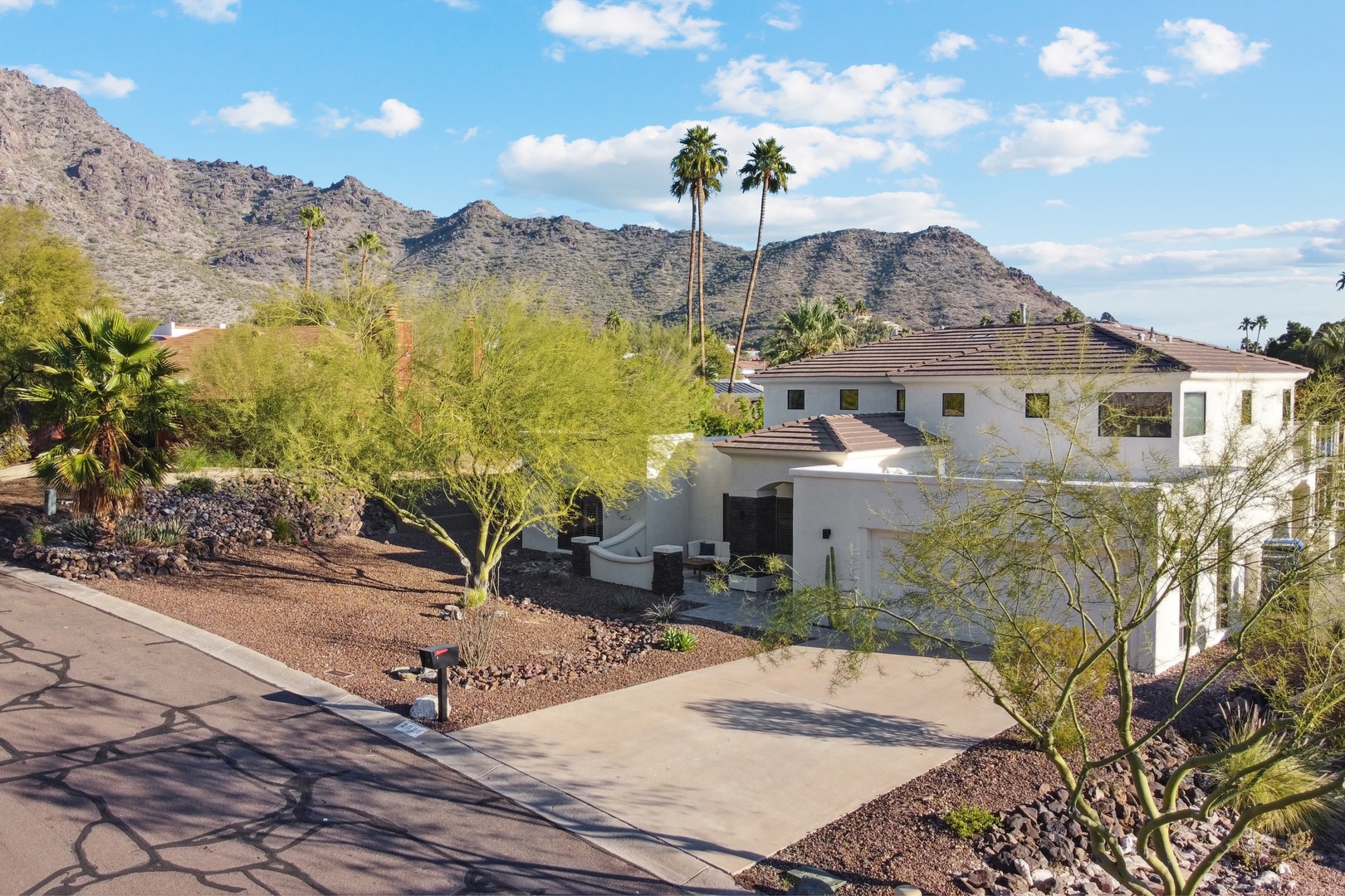 Phoenix Vacation Rentals, Majestic Mountain Views at Piestewa Peak Paradise - Entry to the property