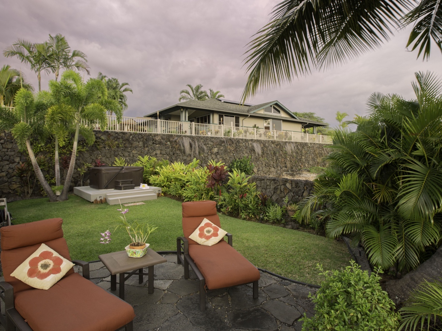 Kailua Kona Vacation Rentals, Hale Alaula - Ocean View - Relax in the outdoor lounge, offering panoramic vistas and serene ambiance.