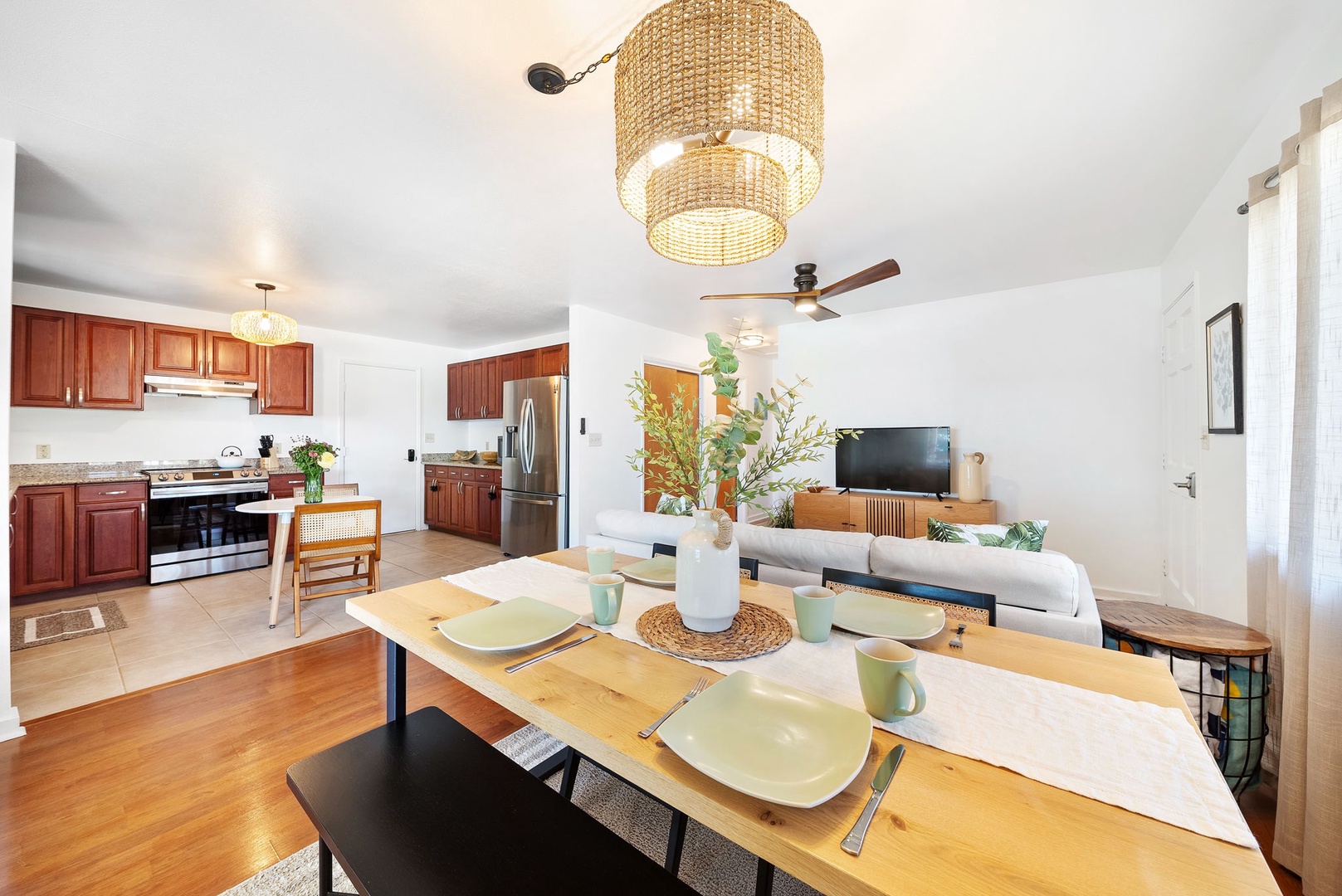 Haleiwa Vacation Rentals, Pikai Hale - The dining area overlooks the kitchen and living area