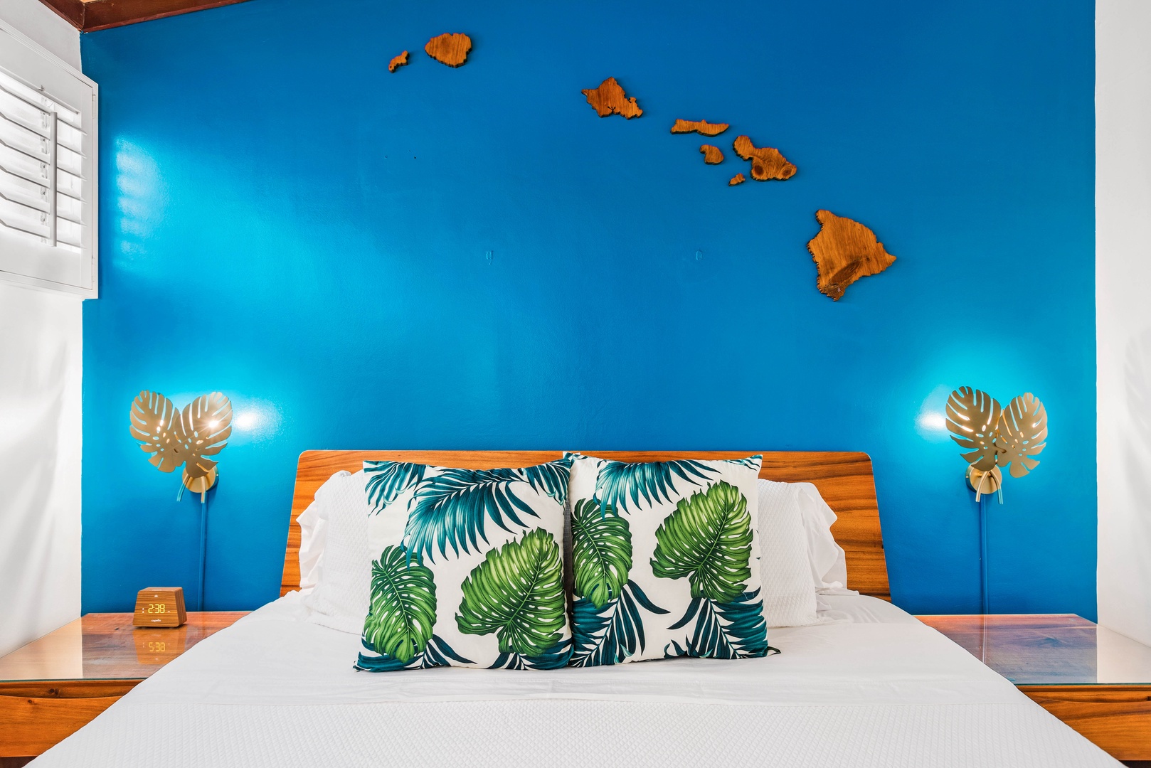 Lahaina Vacation Rentals, Napili Shores F-252 - Napili Shores F-252’s tropical decor and island art create a vibrant, welcoming bedroom vibe.
