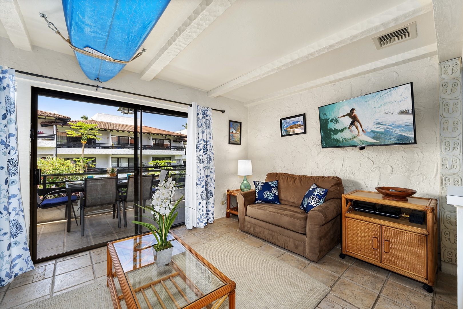 Kailua Kona Vacation Rentals, Casa De Emdeko 222 - Whether you choose to open the sliding door for the breeze or rely on the central A/C the unit is extremely comfortable