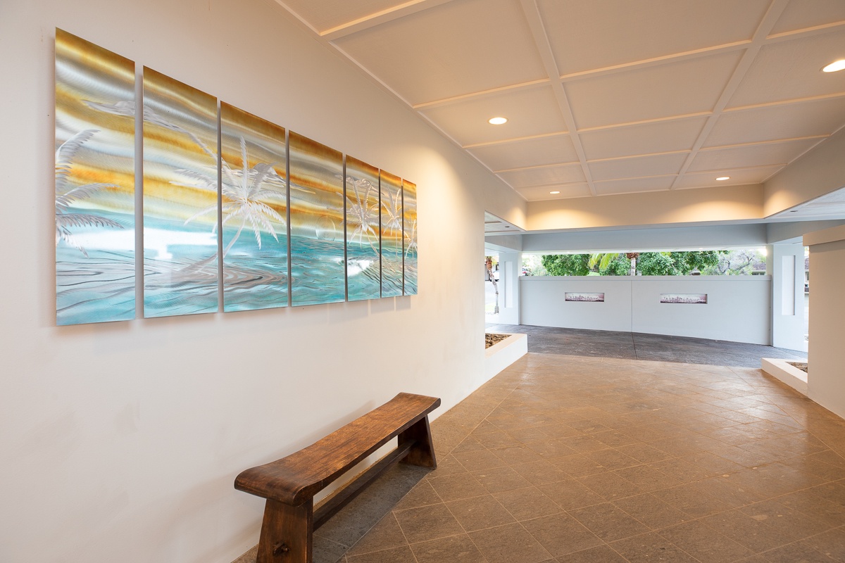 Kamuela Vacation Rentals, White House By The Sea* - Grand entryway.