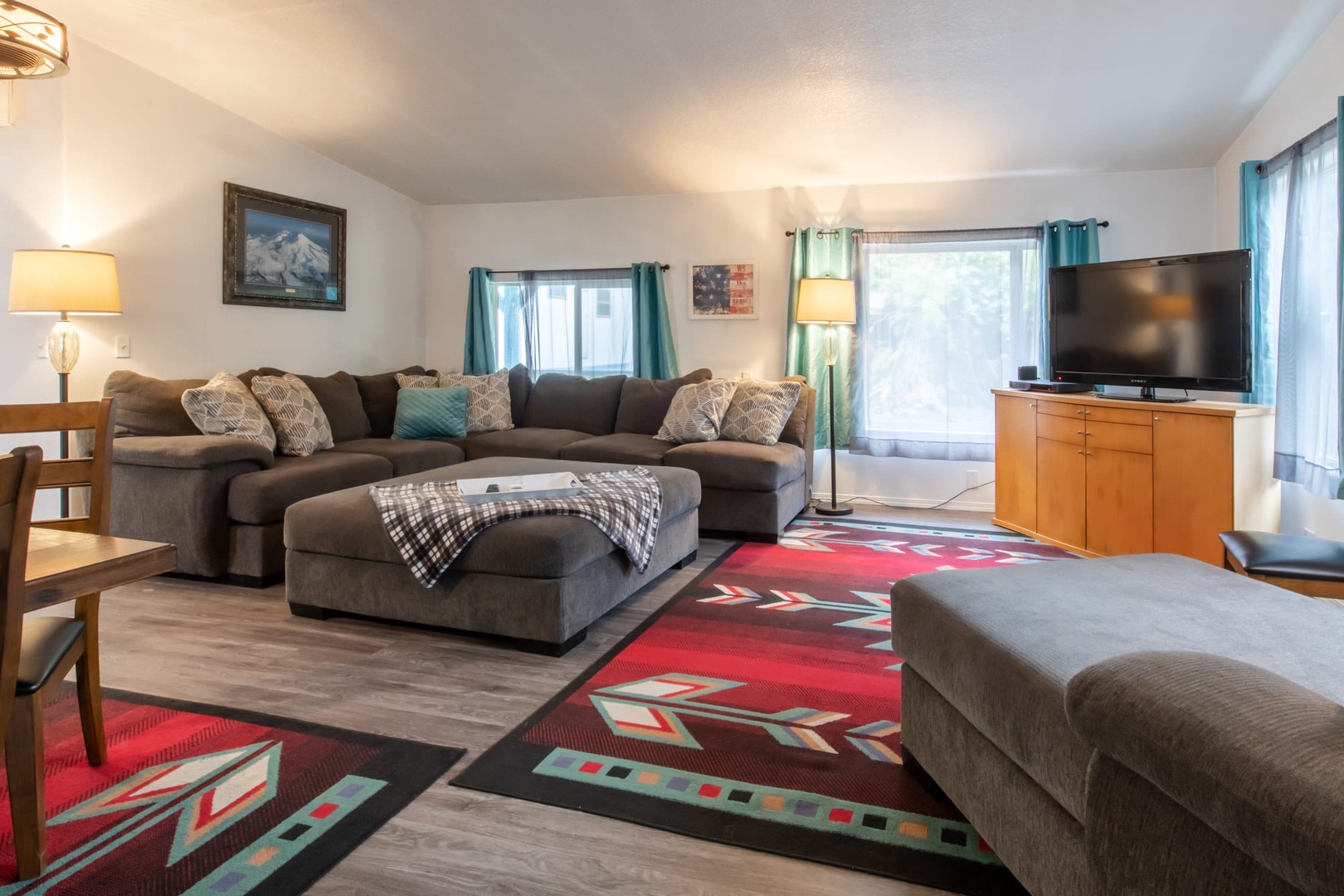 Tillamook Vacation Rentals, Holly's House - Plenty of space for everyone