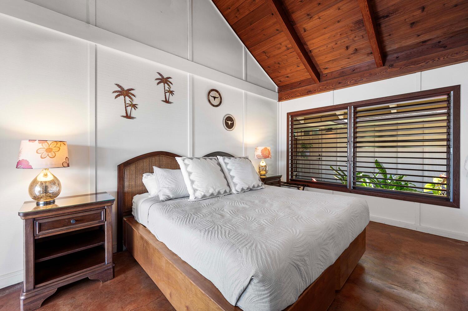 Kailua-Kona Vacation Rentals, Hale Joli - Relax in this cozy guest bedroom with tropical touches.