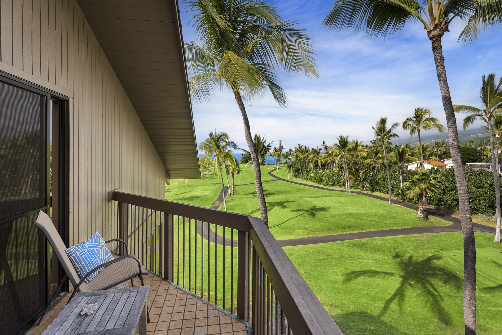 Kailua Kona Vacation Rentals, Kanaloa at Kona 1606 - Primary bedroom Lanai in the Loft