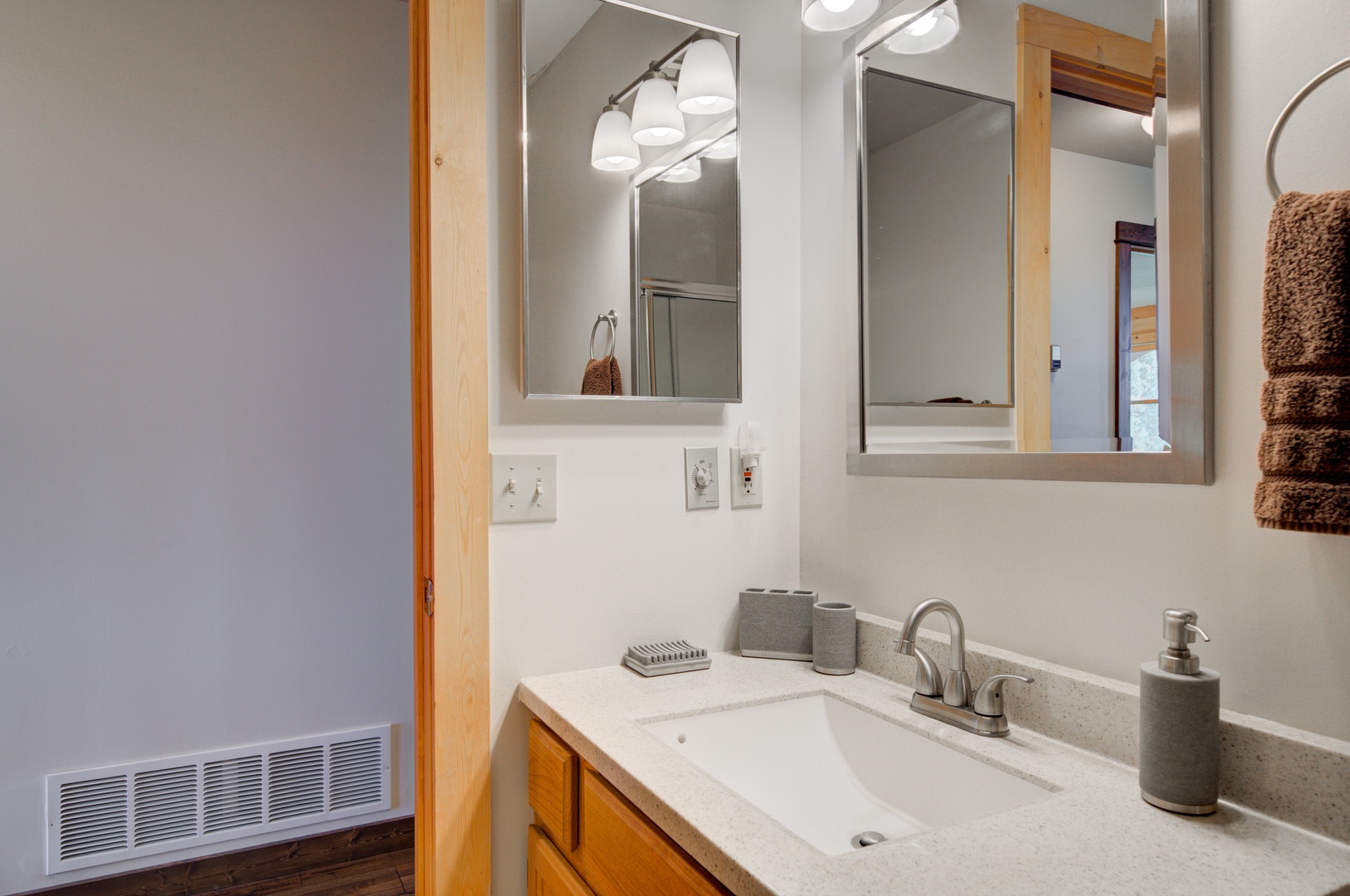 Bozeman Vacation Rentals, The Canyon Lookout - Guest bath with storage and updated fixtures