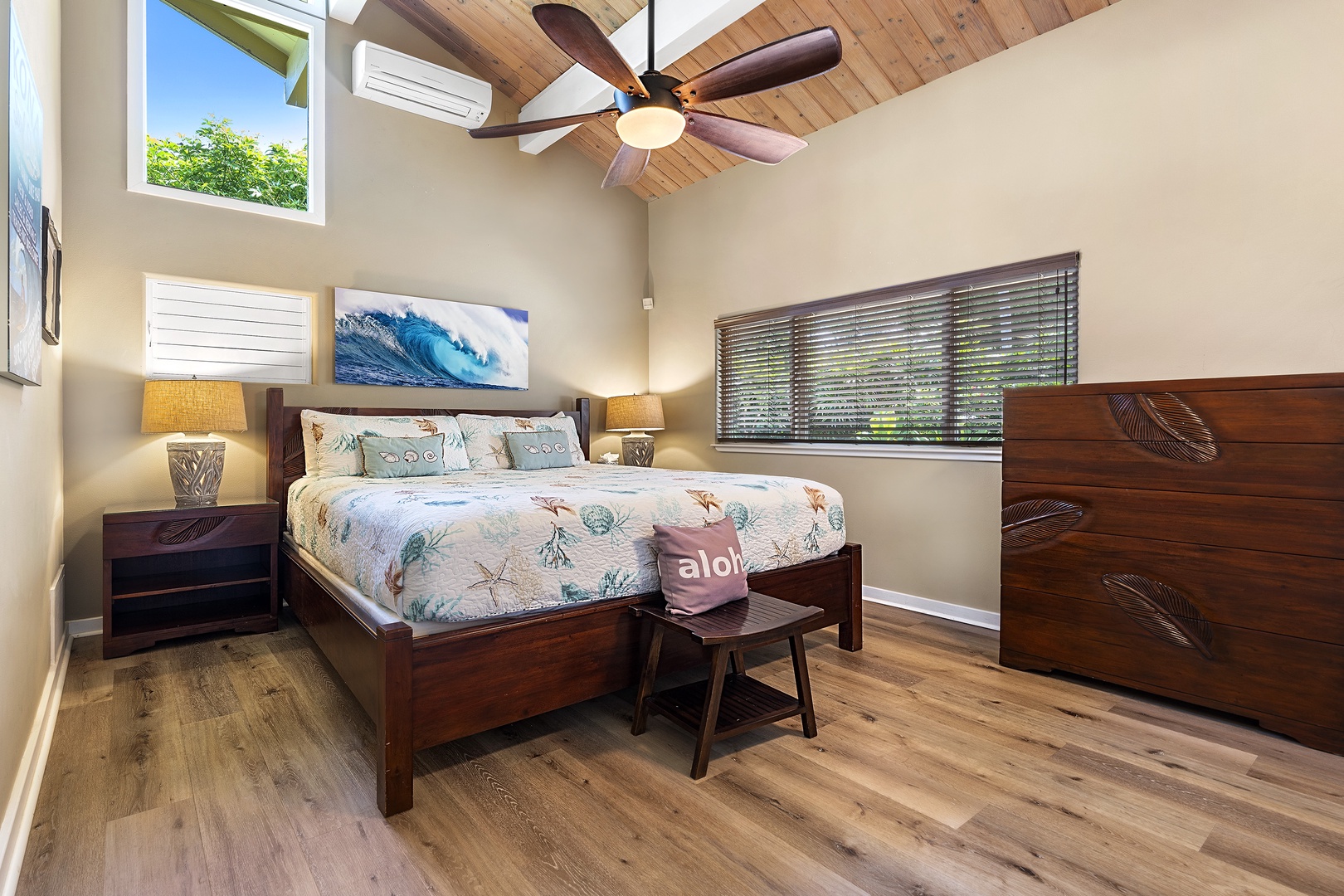 Kailua Kona Vacation Rentals, Hale Pua - Surfs Up Suite equipped with King bed, A/C and ensuite