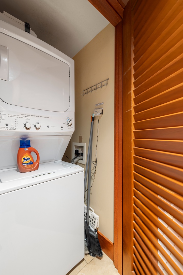 Kapolei Vacation Rentals, Ko Olina Beach Villas O1105 - An in-unit washer and dryer for convenience.