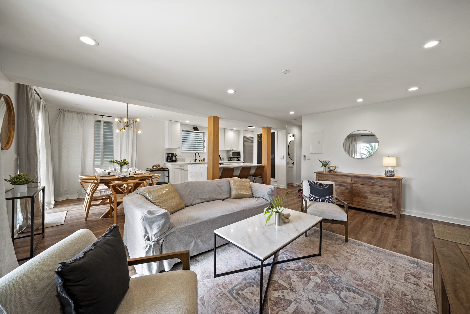 Honolulu Vacation Rentals, Honolulu Beachfront Retreat - Living area featuring a comfortable leather sofa and a large coffee table.