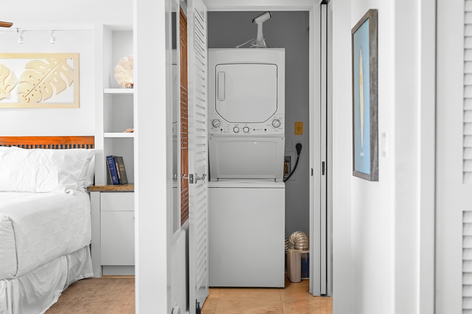 Honolulu Vacation Rentals, Kaimana Shores Getaway - Convenient in-unit laundry makes extended stays effortless, allowing you to pack light and settle in comfortably.