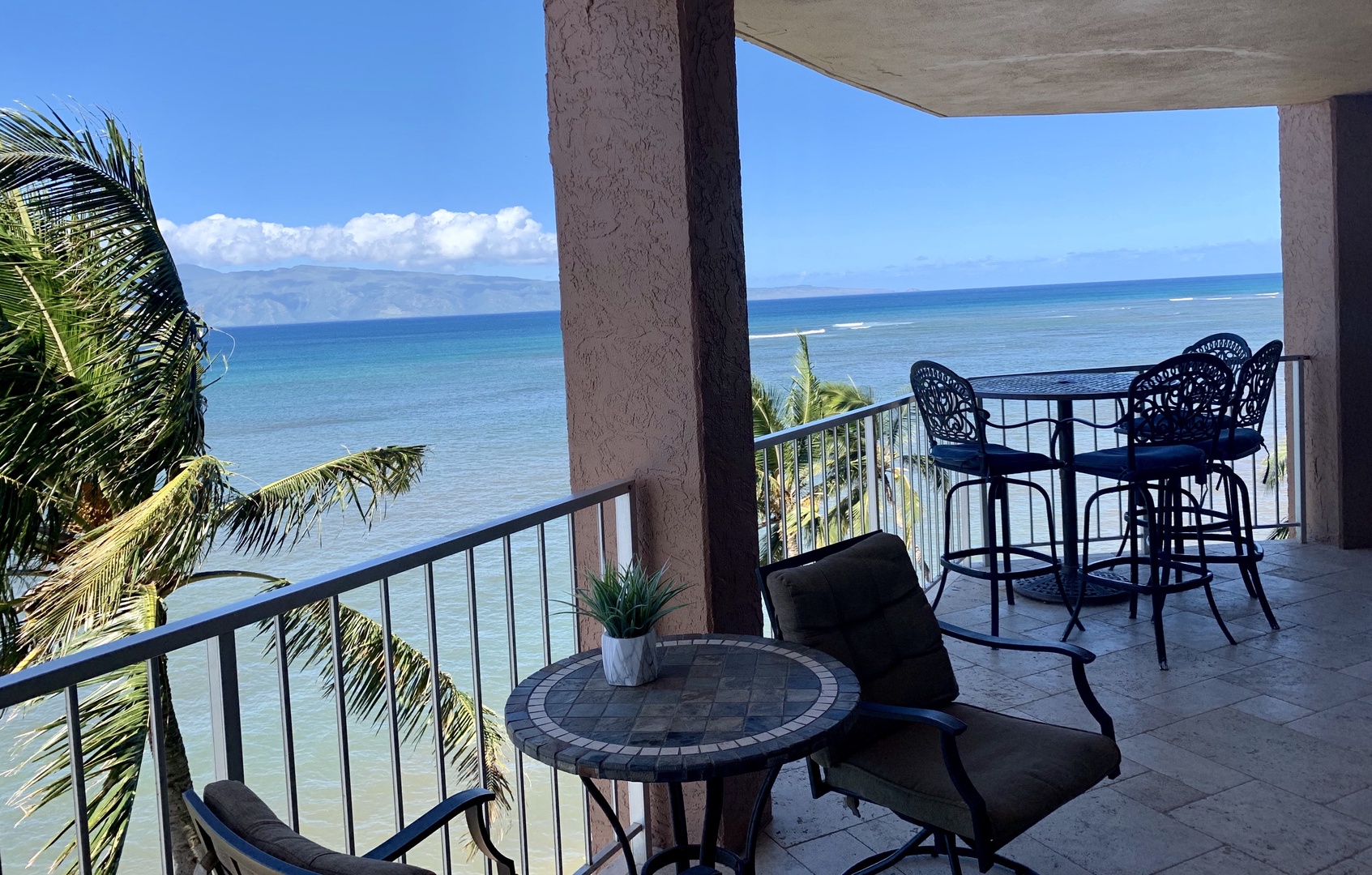 Lahaina Vacation Rentals, Royal Kahana 610 - Relax on the lanai and enjoy the peaceful ocean views from this cozy seating area.