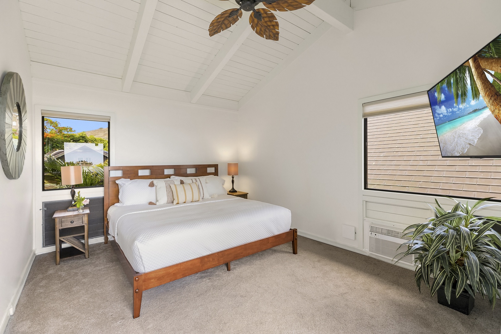 Honolulu Vacation Rentals, Maunalua Sunset - Upstairs Guest Bedroom with Ensuite Bathroom