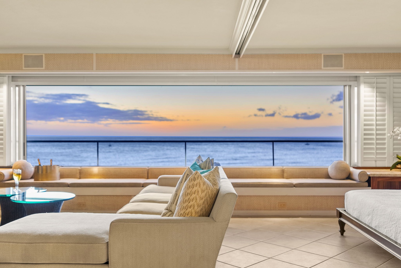 Honolulu Vacation Rentals, Hale Kaimana - Lounge and enjoy golden hour overlooking the Pacific.