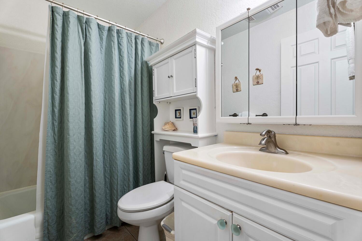 Kailua-Kona Vacation Rentals, Kona Reef B32 - The full bathroom has single vanity and separate tub/shower.