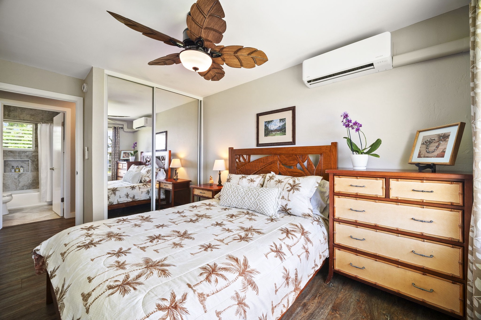 Princeville Vacation Rentals, Alii Kai 7201 - Turn in under Hawaiian palm prints, with room to settle in and stay a while.