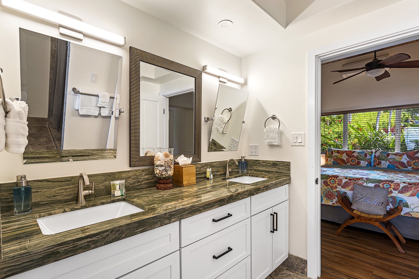 Kailua Kona Vacation Rentals, Hale Pua - Pua Suite Bathroom