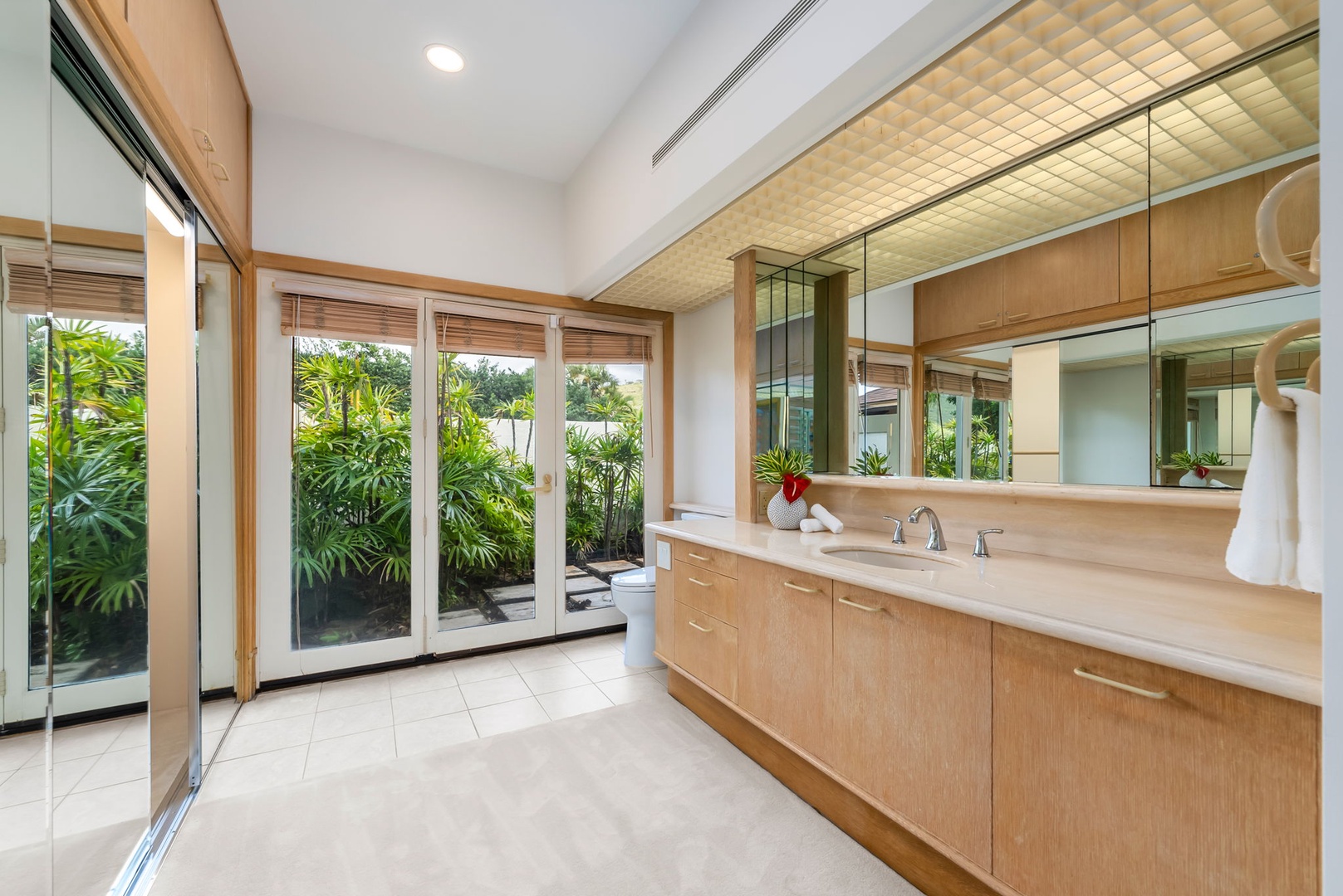 Honolulu Vacation Rentals, Luxury Golf Course Retreat in Kahala - 1077 Waiholo* - 