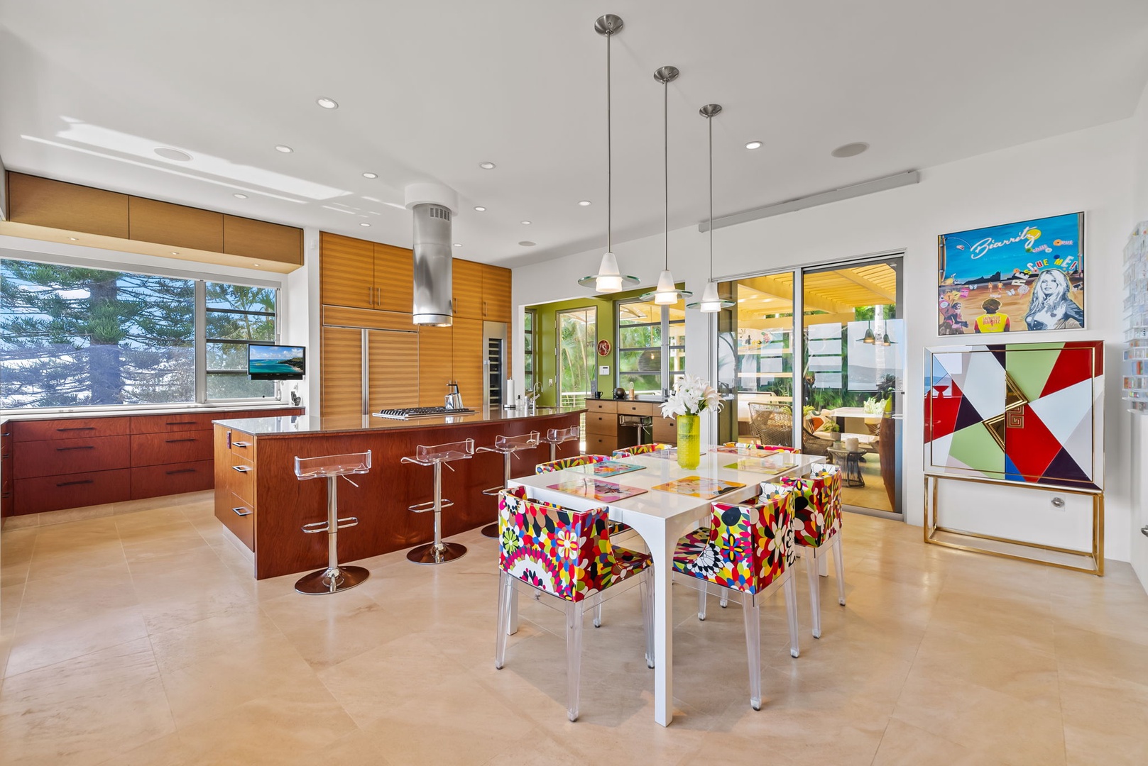 Honolulu Vacation Rentals, Kahala Hills Estate - Share lively meals surrounded by color, light, and sweeping coastal scenery.
