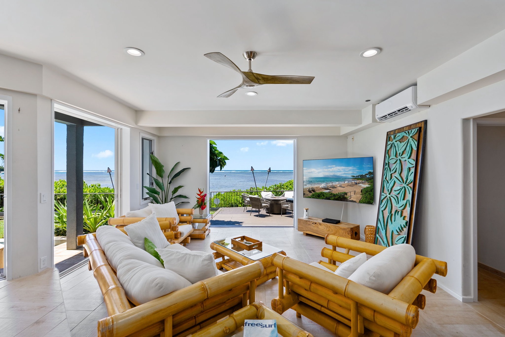 Honolulu Vacation Rentals, Wailupe Beachfront Getaway - Enjoy seamless indoor-outdoor flow with views of the ocean and beyond.