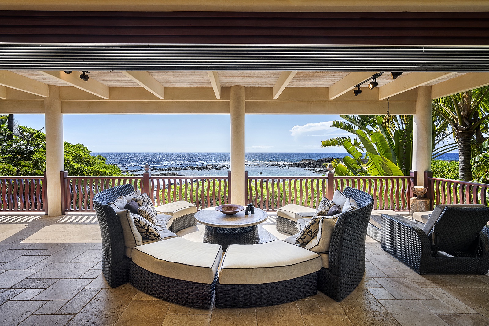 Kailua Kona Vacation Rentals, Mermaid Cove - Plethora of seating on the Lanai with lots of beach views.