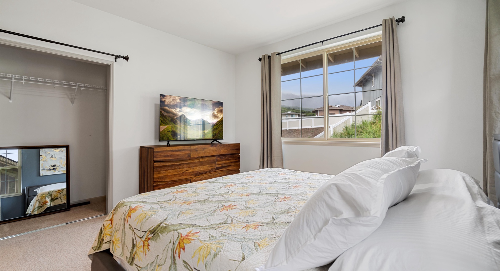 Waianae Vacation Rentals, Makaha Cottages Mauna Olu #76 - 3 - King size bed, TV and large windows.