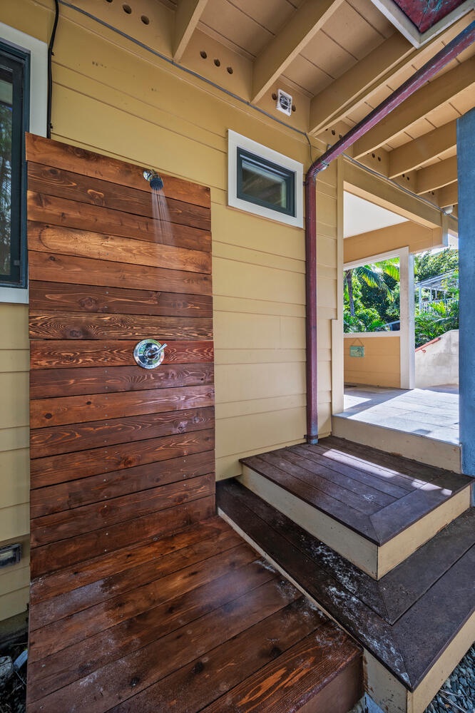 Kailua Vacation Rentals, Hale Honi La - Outdoor shower perfect for rinsing off after a day at the beach!