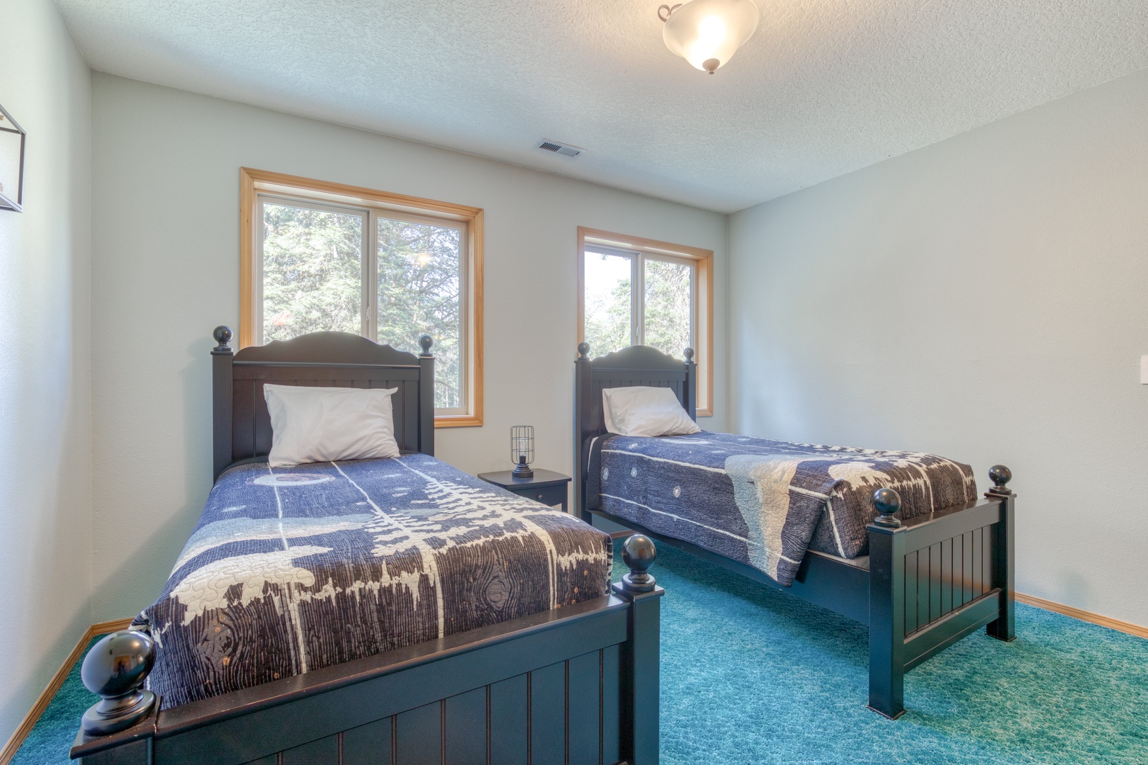 Sandy Vacation Rentals, Iron Mountain - Twin beds