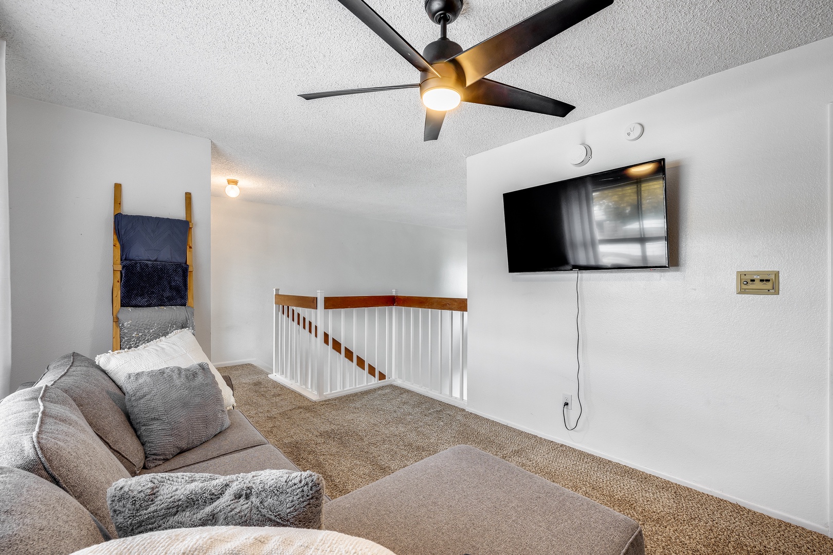Glendale Vacation Rentals, Condo at the Bell Air - Head upstairs for some fun
