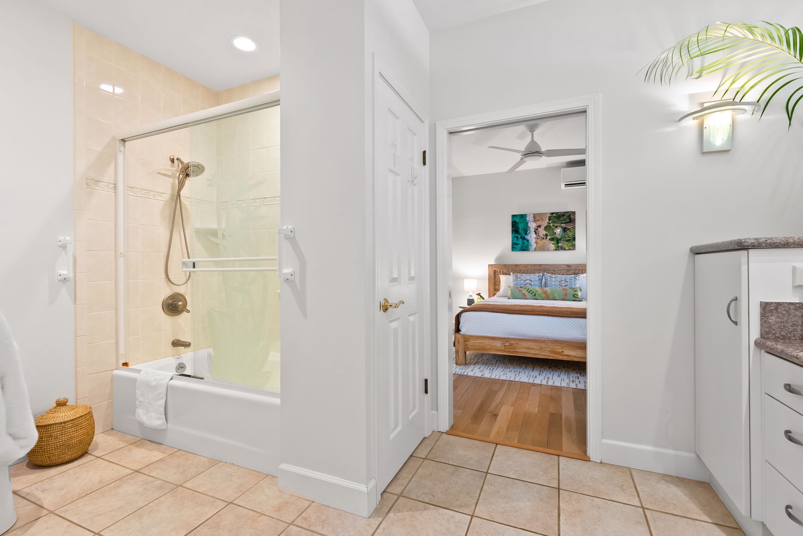 Kailua Vacation Rentals, Kailua Beach House - Bright and clean shared bath with direct bedroom access.