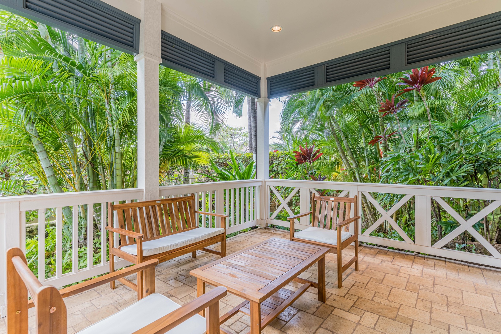 Kapolei Vacation Rentals, Coconut Plantation 1234-2 - Enjoy dining al fresco on the beautiful outdoor lanai.