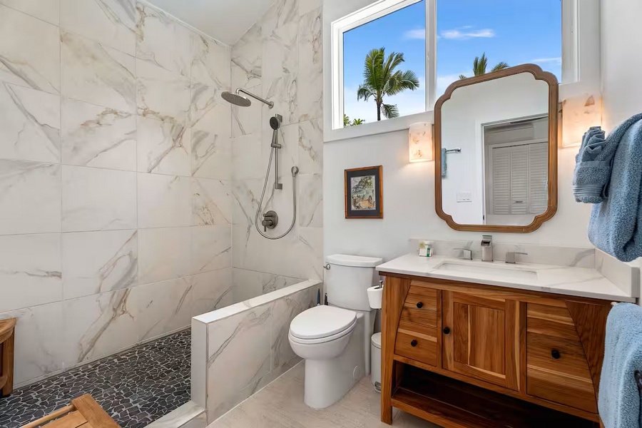 Kailua Kona Vacation Rentals, Manukai Hale - Teak vanity and stone tile give this ensuite a finish you notice on day one.