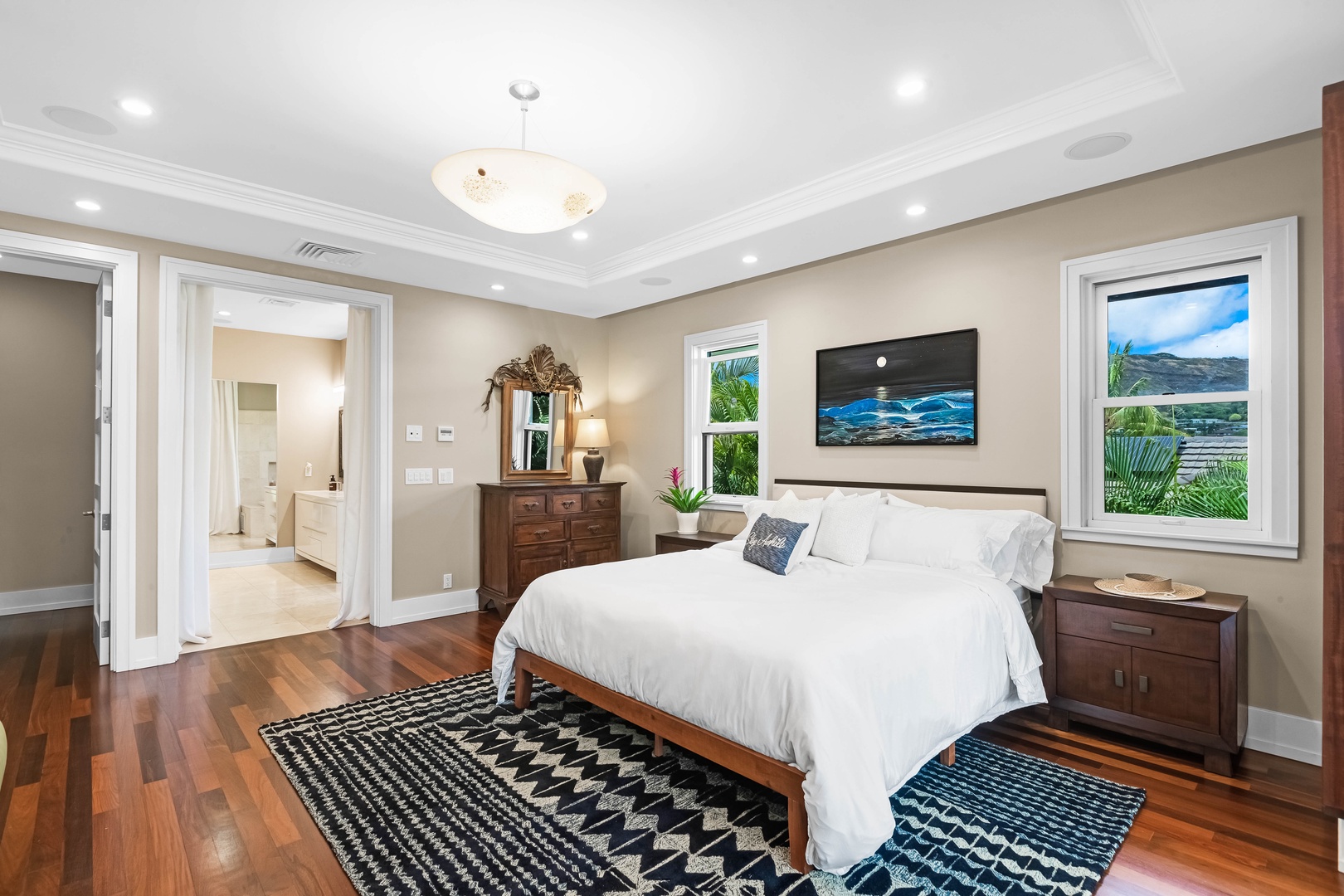 Honolulu Vacation Rentals, Pili Pono - Guest suite with king bed, area rug, and modern island decor.