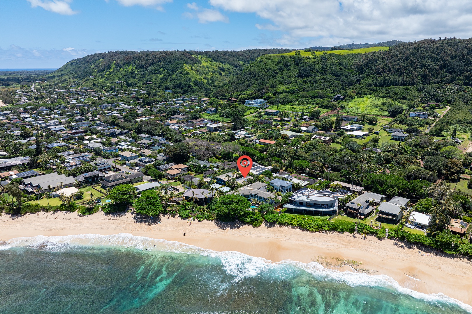 Haleiwa Vacation Rentals, Sunset Beach Hideaway - Discover the beauty of Oahu’s North Shore with beaches and greenery all around.
