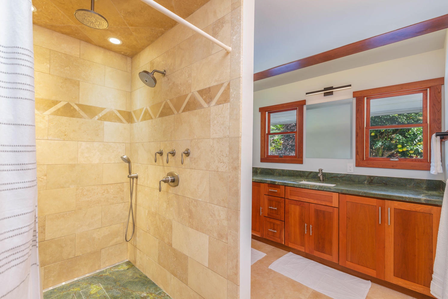 Princeville Vacation Rentals, Makana Lei - Primary bathroom