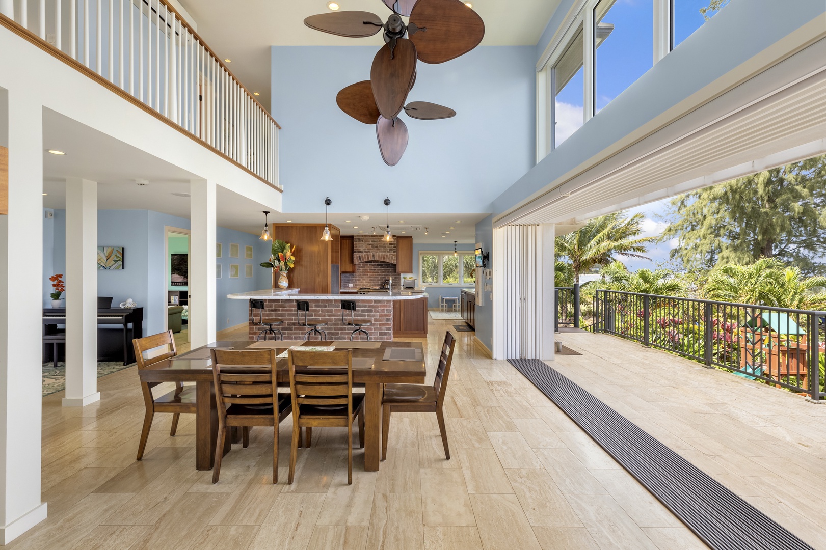 Waialua Vacation Rentals, Waialua Beachfront Estate - The spacious and elegantly decorated interior presents you with every comfort, ensuring a delightful stay