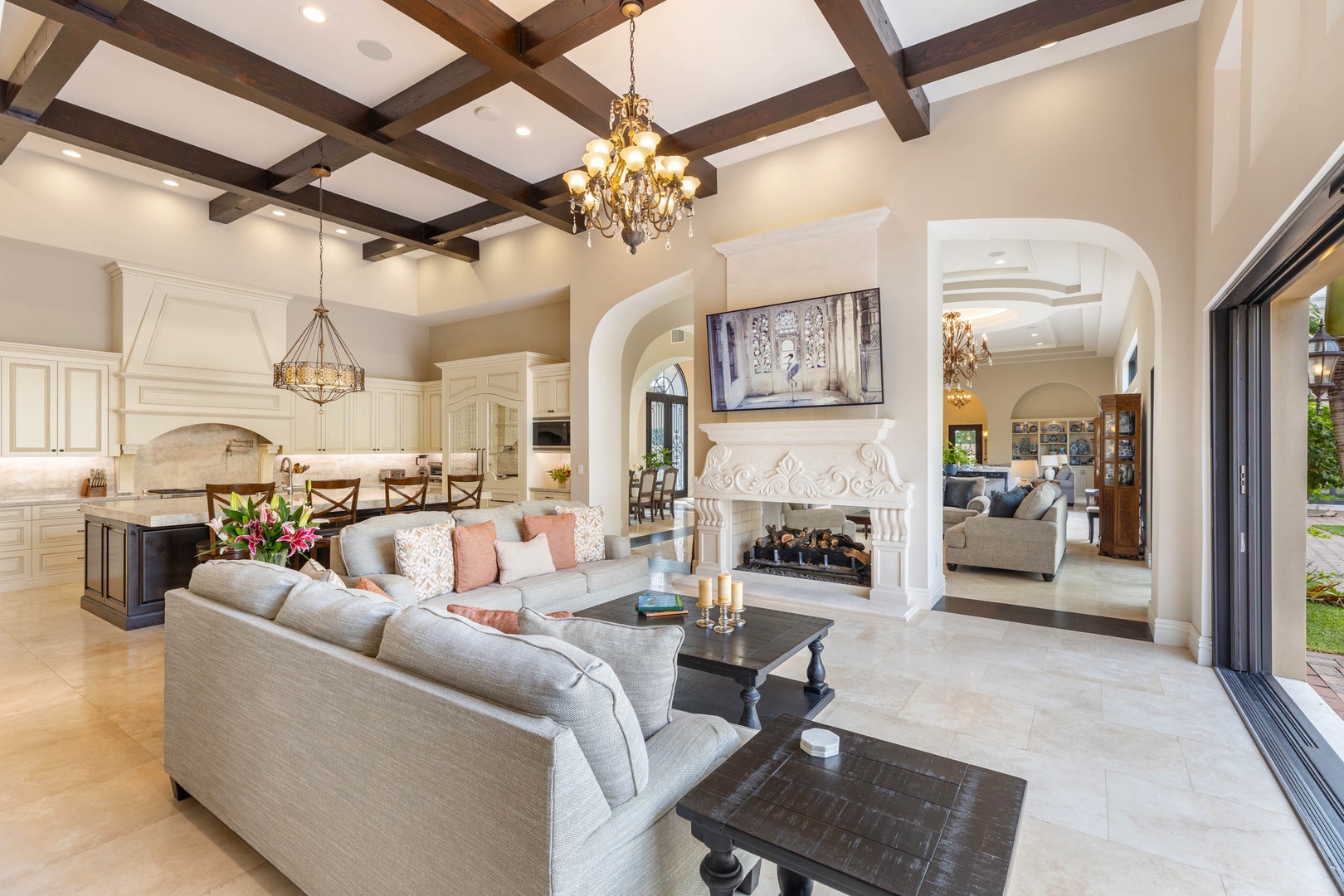 Honolulu Vacation Rentals, Royal Kahala Estate - Elegant living space with high ceilings and sophisticated decor, ideal for comfort and style.