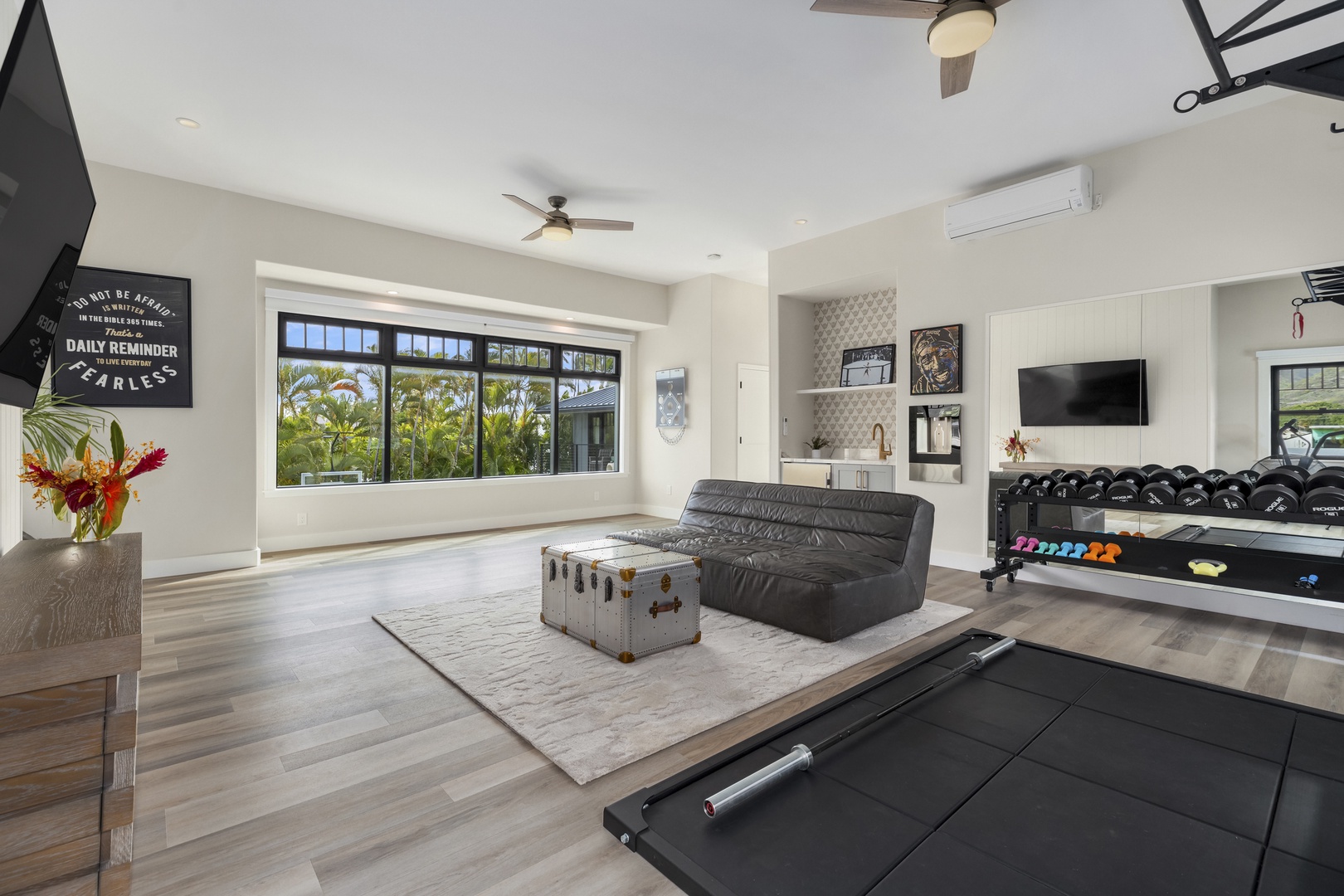 Honolulu Vacation Rentals, Niu Beach Estate - Family room for movie time!