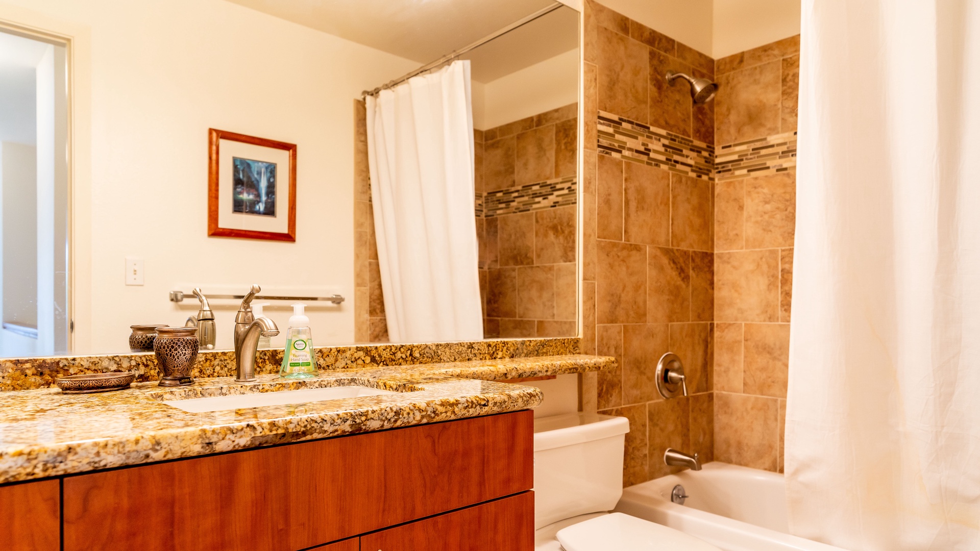 Kapolei Vacation Rentals, Fairways at Ko Olina 20G - The grand primary guest bathroom with a shower and bathtub.